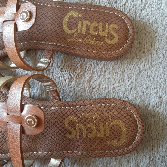 Sandals - Picture 2 of 3